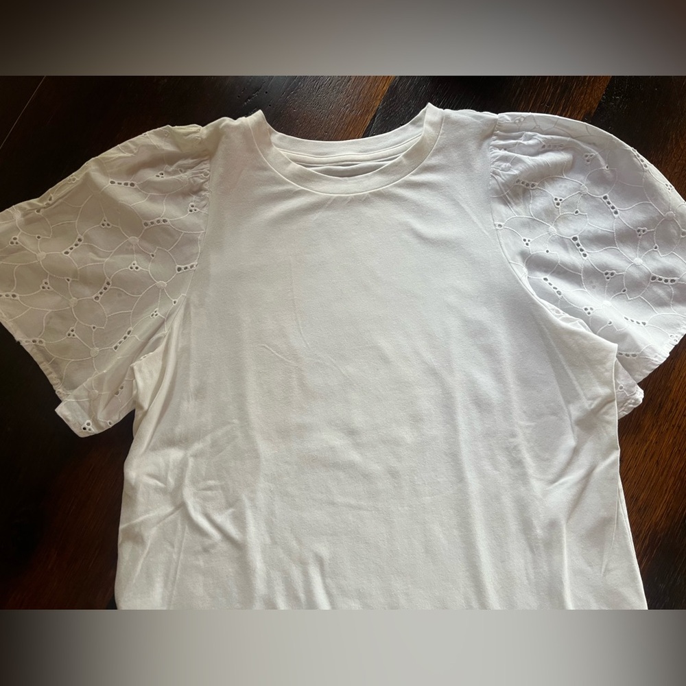 Women's Size Small White Eyelet Puff Sleeve Top